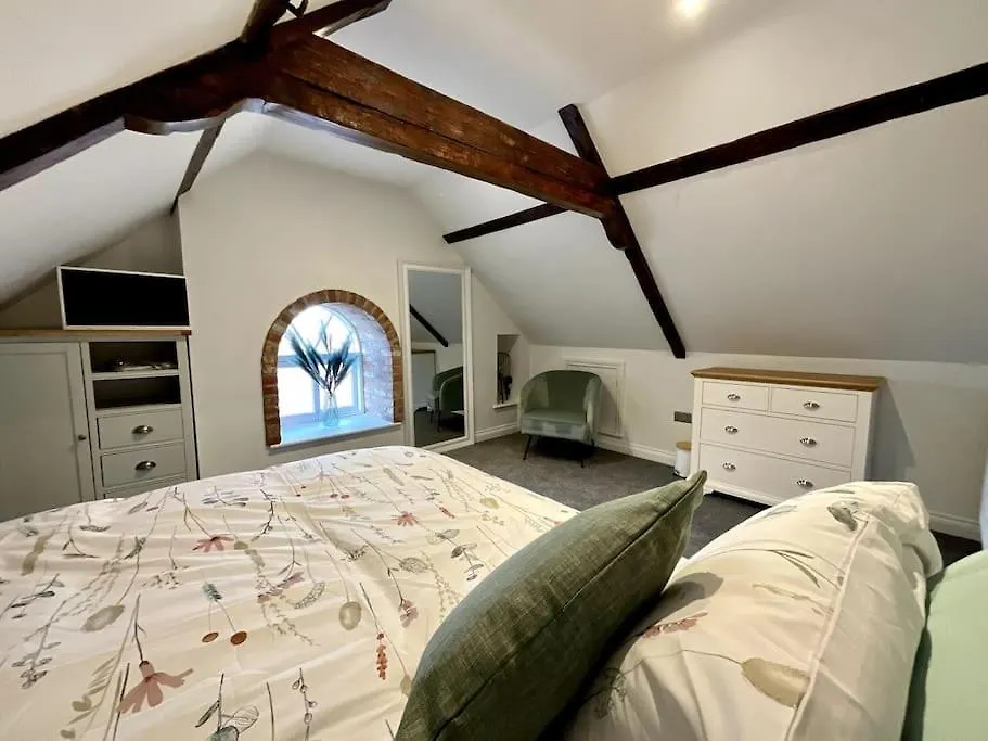 Apt D In Old Grade 2 Converted Farmhouse Market Weighton 0*,  Storbritannien