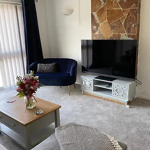 spacious-2-bed-village-flat-sleeps-4-6.hotelsin-nottingham.com/